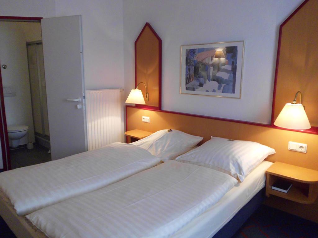 Hotel Montana Lauenau ภายนอก รูปภาพ