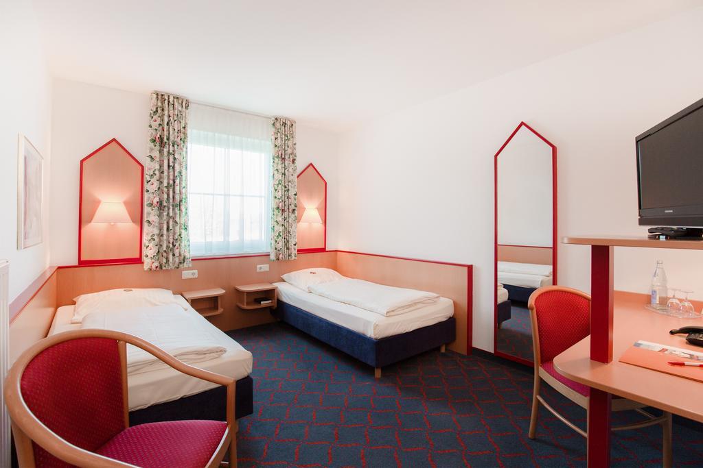 Hotel Montana Lauenau ภายนอก รูปภาพ