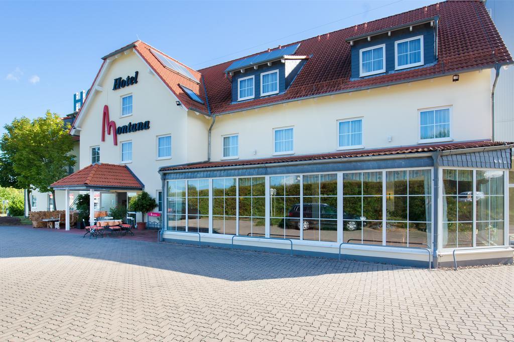 Hotel Montana Lauenau ภายนอก รูปภาพ