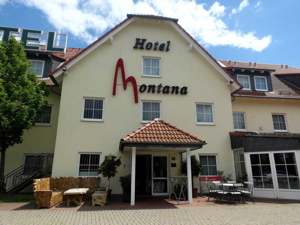 Hotel Montana Lauenau ภายนอก รูปภาพ