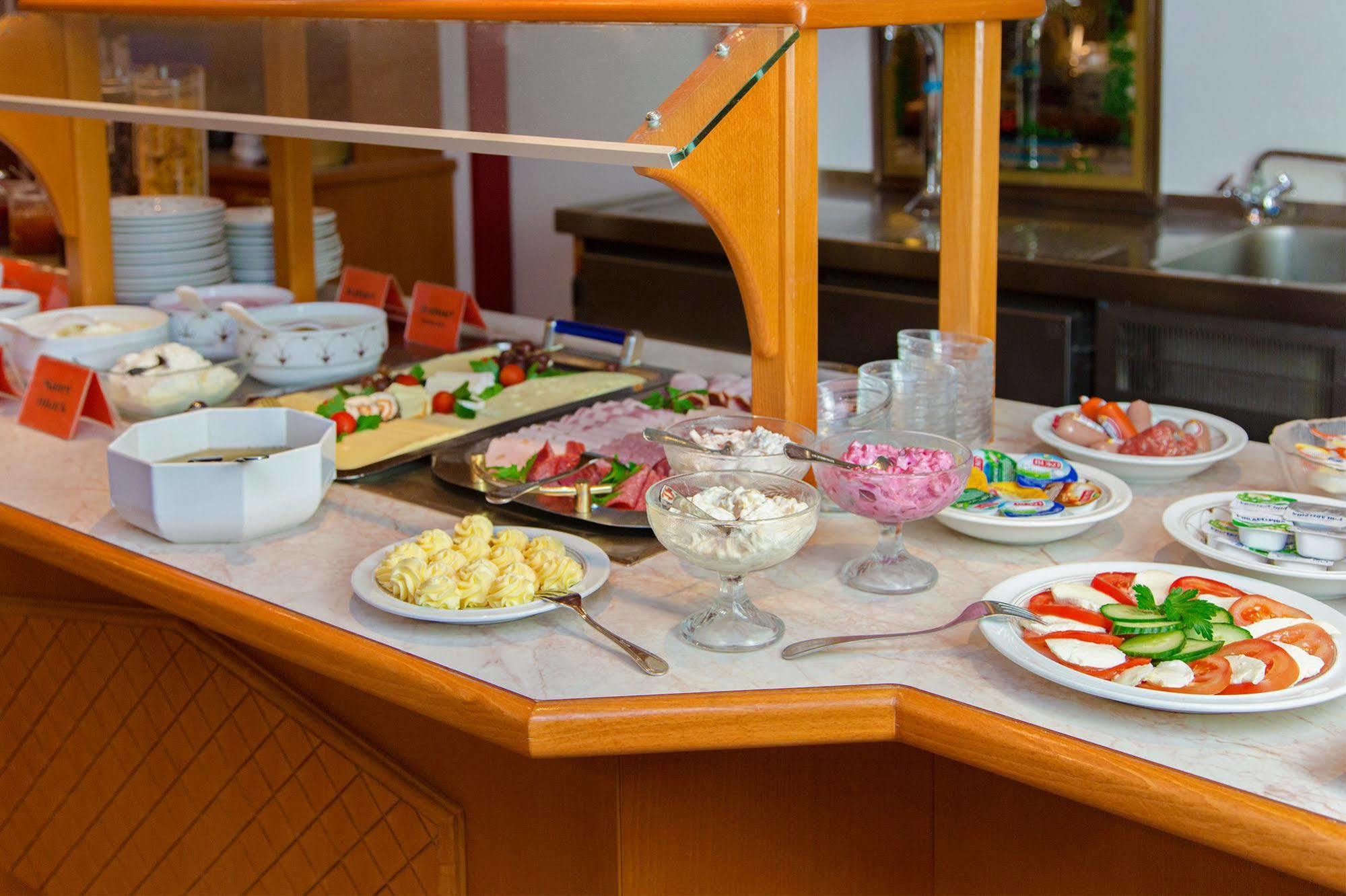 Hotel Montana Lauenau ภายนอก รูปภาพ