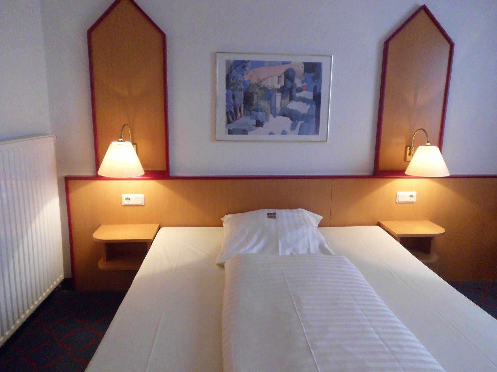 Hotel Montana Lauenau ภายนอก รูปภาพ