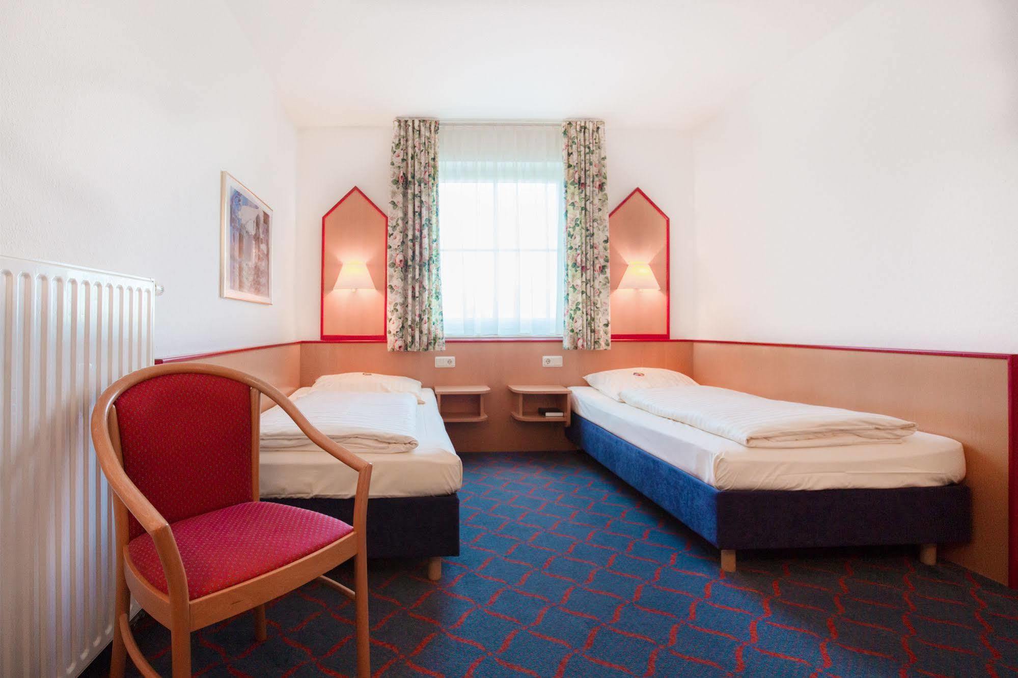 Hotel Montana Lauenau ภายนอก รูปภาพ