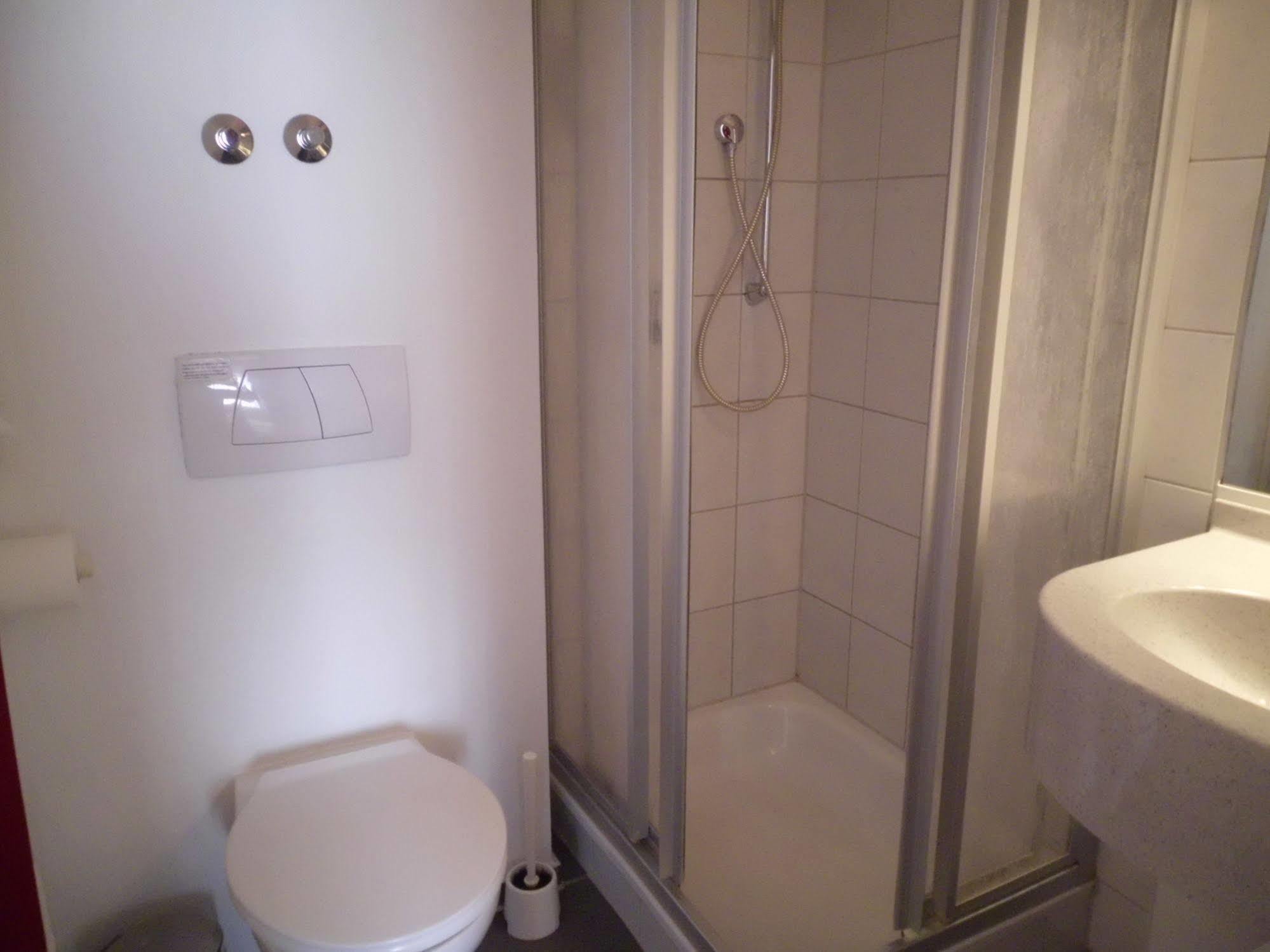 Hotel Montana Lauenau ภายนอก รูปภาพ