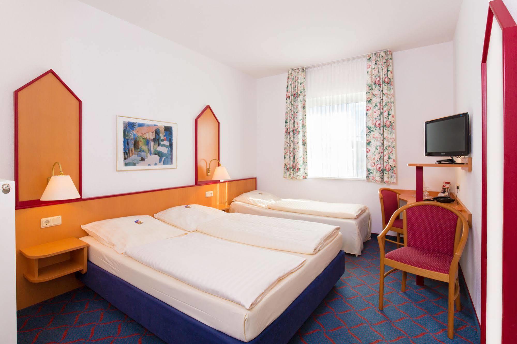 Hotel Montana Lauenau ภายนอก รูปภาพ