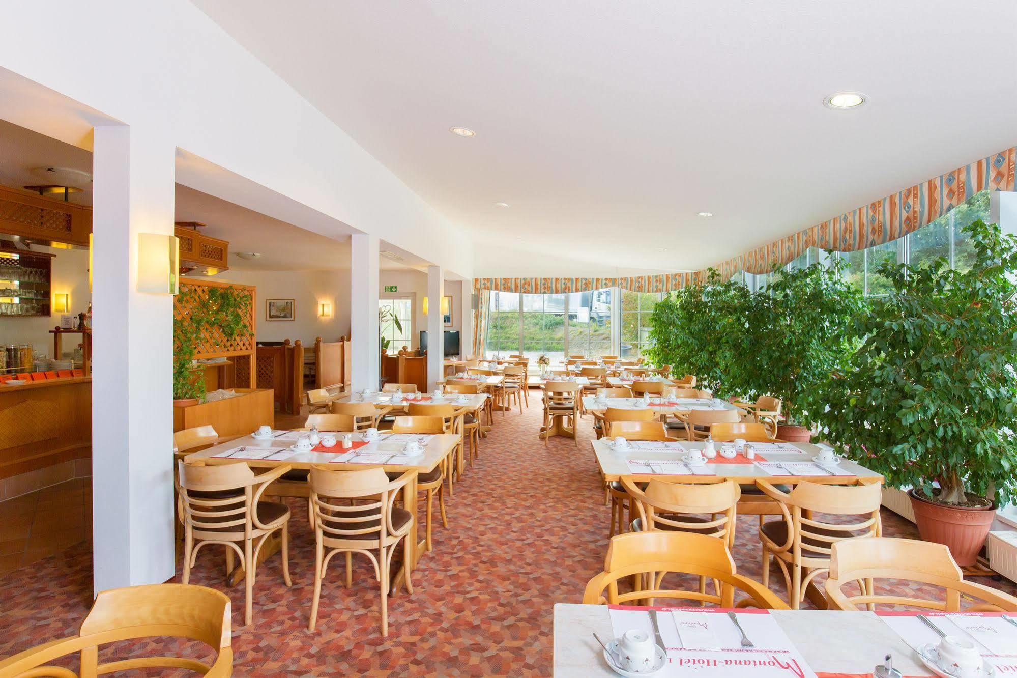 Hotel Montana Lauenau ภายนอก รูปภาพ
